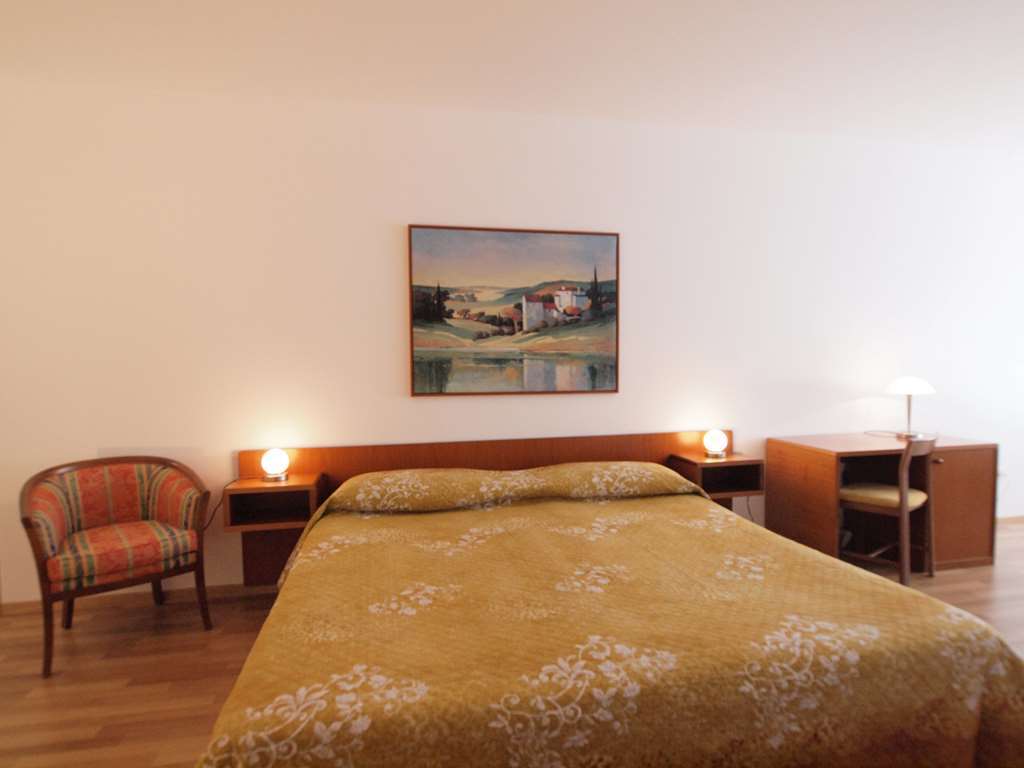 Residenze Dell'Angelo Ξενοδοχείο Λοκάρνο Δωμάτιο φωτογραφία